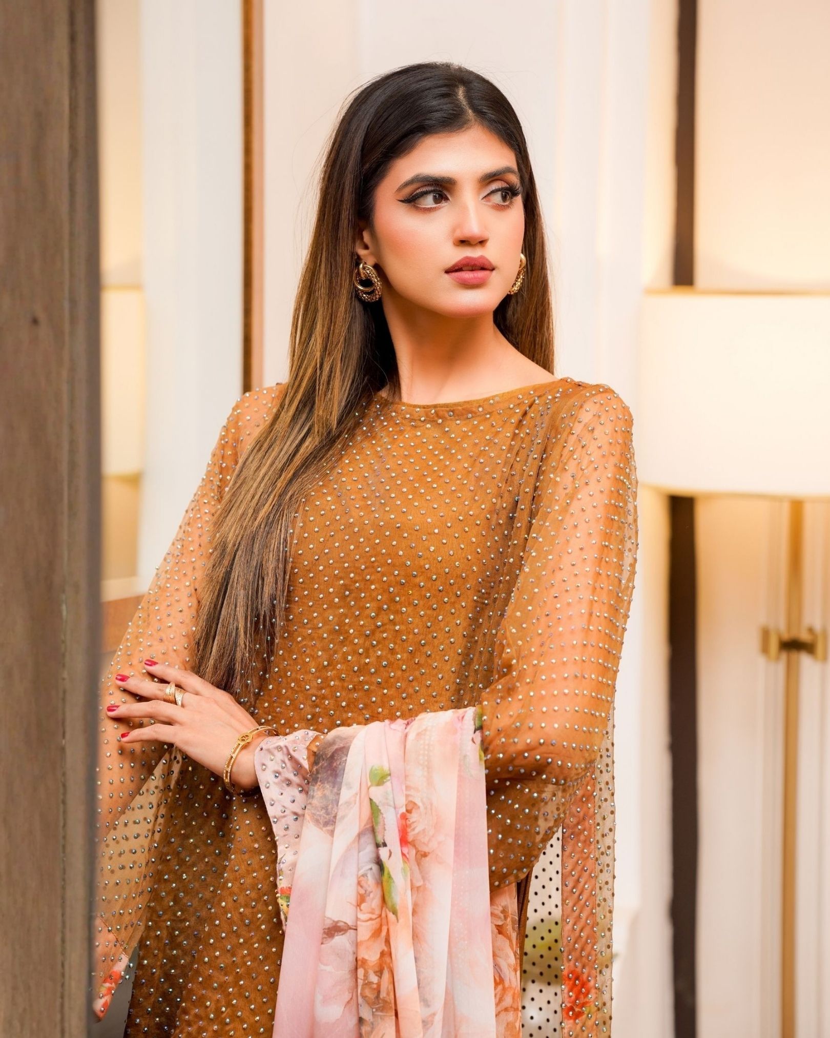 Festive Pret Petal whisper Golden Brown 3